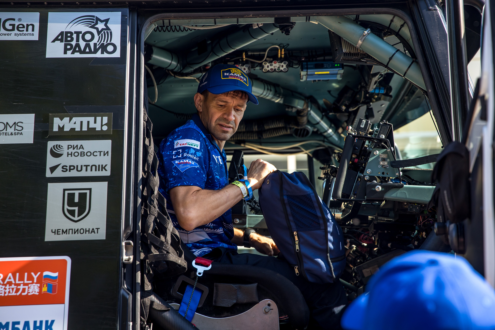 Off Road Racing Support Crew Off-Road Safety: Crew Protection in Rally-Raids