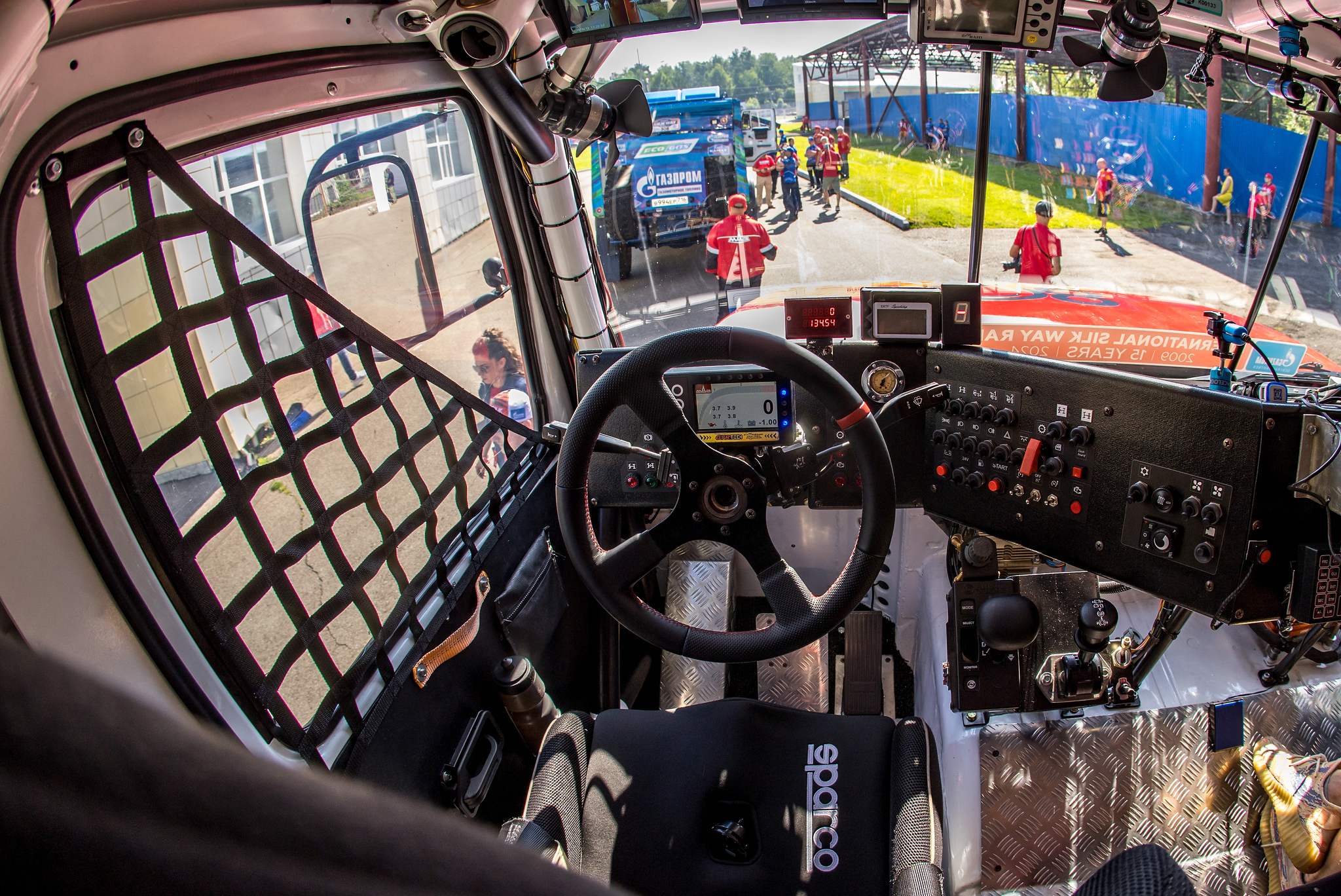 Off Road Racing Support Crew Off-Road Safety: Crew Protection in Rally-Raids