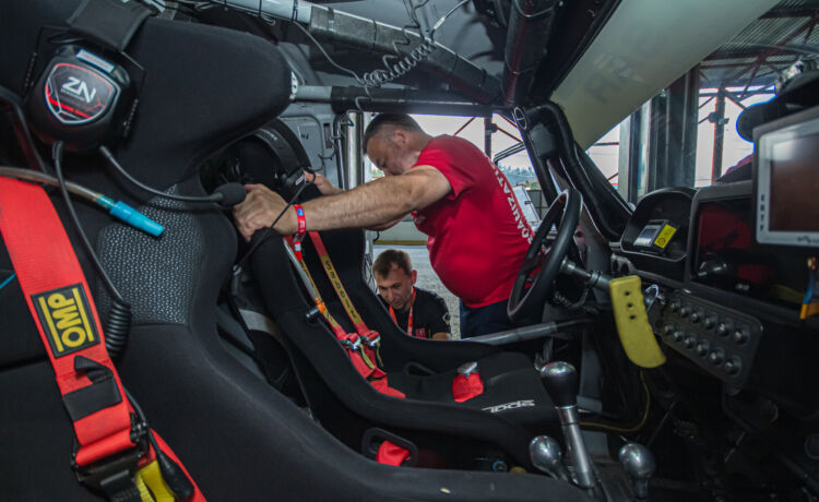 Off Road Racing Support Crew Off-Road Safety: Crew Protection in Rally-Raids